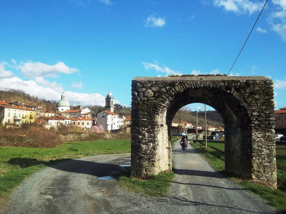 Ai Chiosi Affittacamere Pontremoli Exteriör bild