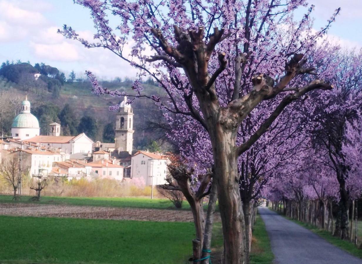 Ai Chiosi Affittacamere Pontremoli Exteriör bild