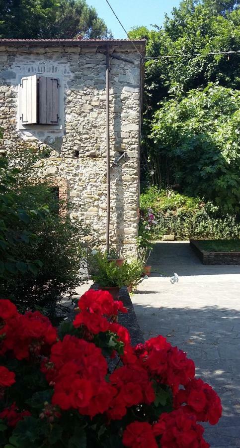 Ai Chiosi Affittacamere Pontremoli Exteriör bild